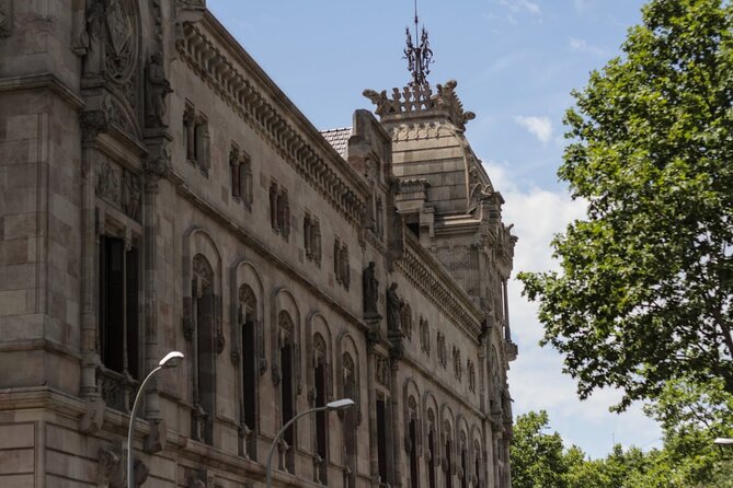 Barcelona Private Food Tour: Tapas, Paella & 8+ Food Tastings - Paëlla time: why this stop feels different