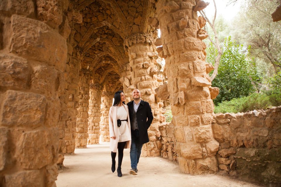 Barcelona: Private Full Park Güell Photoshoot - Meeting Point: Finding Your Pink-Umbrella Photographer