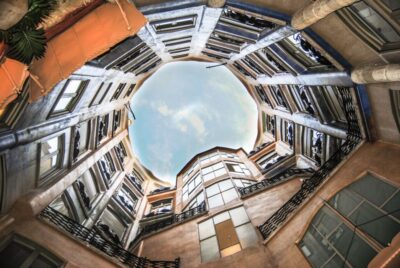Barcelona: Private Gaudi Tour to Casa Mila & Casa Vicens - Palau Güell: the urban palace that shows Gaudí before the fame