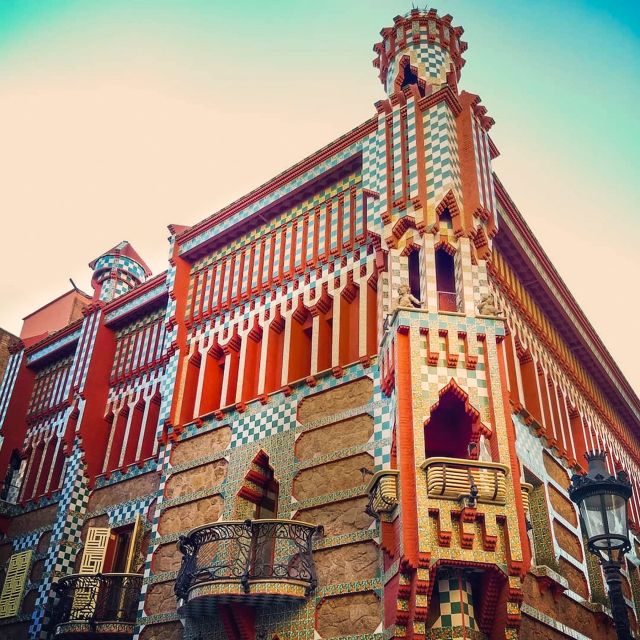Barcelona: Private Gaudi Tour to Casa Mila & Casa Vicens - Casa Batlló to Casa Milà: how the story escalates