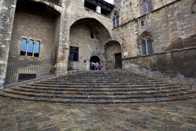 Barcelona Private Gothic Quarter Tour with Flamenco Show - Starting at Plaça de Catalunya: pickup and meeting logistics