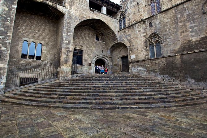 Barcelona Private Gothic Quarter Tour with Flamenco Show - Starting at Plaça de Catalunya: pickup and meeting logistics