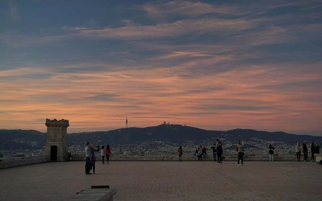 Barcelona: Private Half-Day Sightseeing Tour with a Local - Arc de Triomf and central streets: getting your bearings