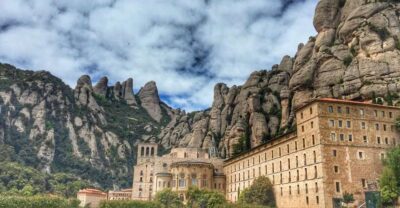 Barcelona: Private Montserrat Tour with Entry Tickets - Meeting Your Guide in Barcelona and Getting Up the Mountain