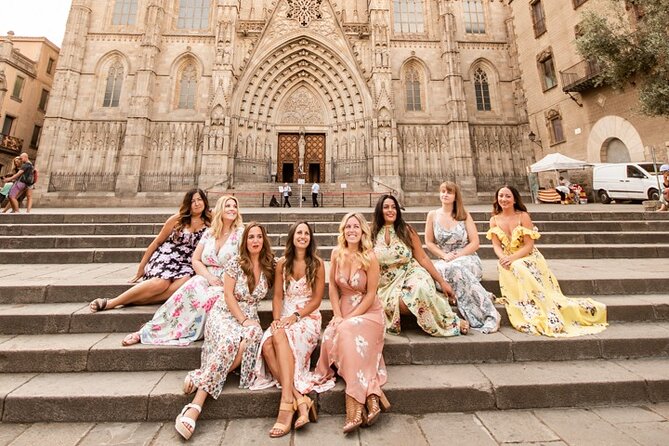 Barcelona Private Photoshoot at Cathedral & Kiss Wall - Key moments that make this photoshoot worth it