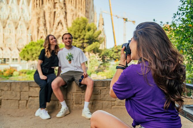 Barcelona : Private Photoshoot Outside Sagrada Familia - A quick private shoot that actually fits a Sagrada day