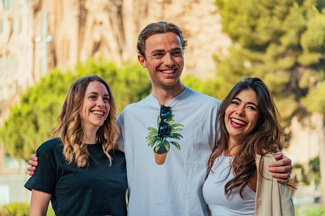 Barcelona : Private Photoshoot Outside Sagrada Familia - Value for money: $74.49 for up to 8 people
