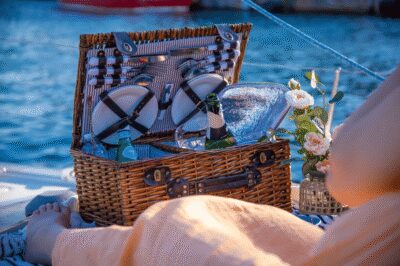 Barcelona: Private Romantic Sailing Tour with Drinks - Cruising the waterfront: Port Vell, Hotel W, and the Columbus Monument from sea level