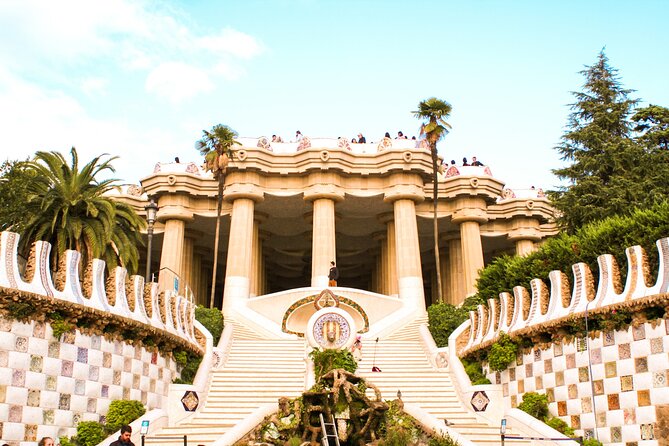 Barcelona: Private Sagrada Familia & Park Guell tour with Pickup - Why this combo tour works in Barcelona