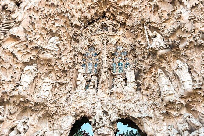 Barcelona: Private Sagrada Familia & Park Guell tour with Pickup - Price and value: is $421.67 per person fair?