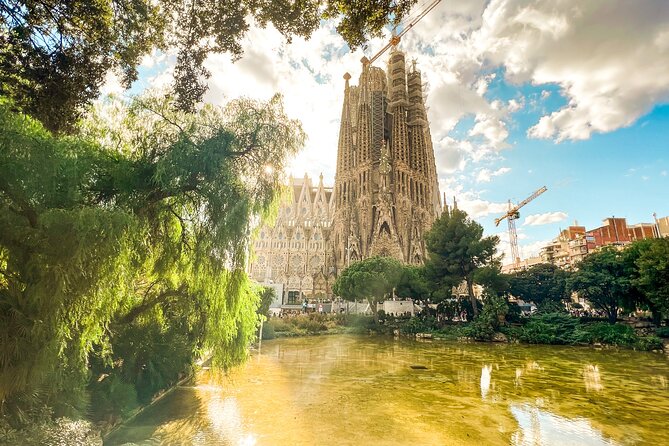 Barcelona: Private Sagrada Familia & Park Guell tour with Pickup - Should you book this private Gaudí day?