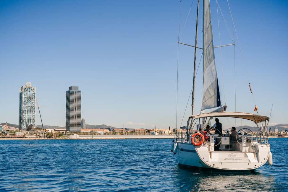 Barcelona: PRIVATE Sailing tour with drinks and snacks - What to bring: the small checklist that saves time