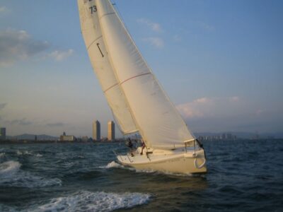 Barcelona: Private Sailing Trip with a Bottle of Cava - Meeting the crew: the red T-shirt sign and no hotel pickup