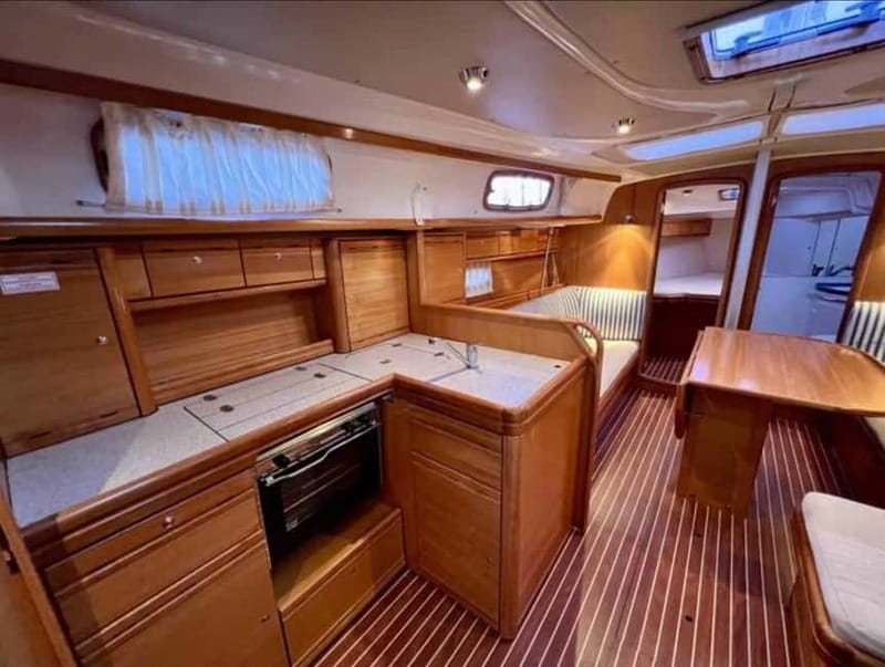 Barcelona: Private Sailing Yacht Cruise - Why a Barcelona yacht cruise feels better than shore sightseeing