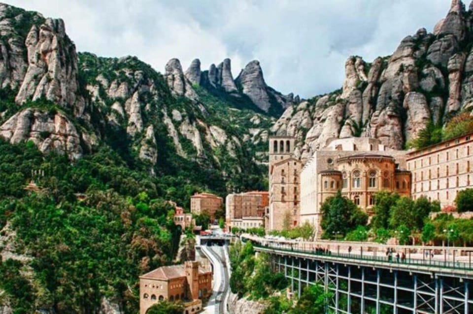 Barcelona: Private Tour Castles, Salt, Montserrat and Wines - Salt Mountain Cultural Park: Touring the Underground Galleries