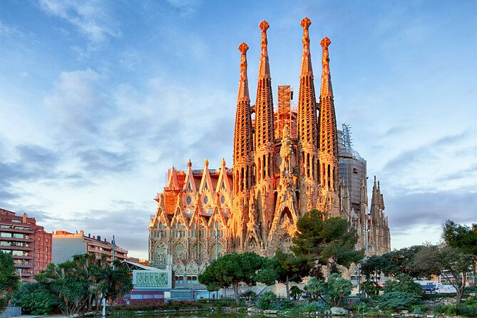 Barcelona Private Transfer from Cruise Terminal to City Centre - Finding Your Driver at Moll de Sant Bertran (Without the Taxi Line Game)