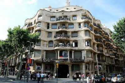 Barcelona Private Walking Tour with Skip the Line La Pedrera and Casa Batllo - Casa Batlló: How to Read Gaudí Without Getting Lost