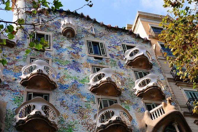 Barcelona Private Walking Tour with Skip the Line La Pedrera and Casa Batllo - Logistics That Matter on the Ground