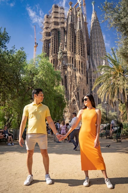 Barcelona: Professional Photoshoot Outside Sagrada Familia - Key things to know before you book