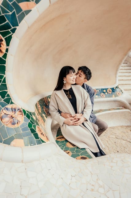 Barcelona: Professional Private Photoshoot - Posing Without Stress: The Photographer’s Direction is the Real Secret