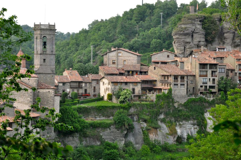 Barcelona: Pyrenees Villages and Trails Full-Day Tour - Leaving Plaça de Catalunya: the van ride to the pre-Pyrenees