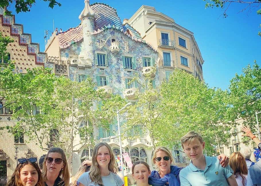 Barcelona: Ramblas, Gothic & Gaudí Architecture Walking Tour - The metro segment: why you’ll need a plan for the €2 ticket