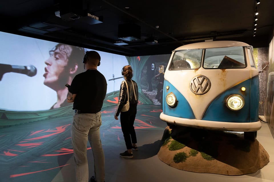 Barcelona: Rock Museum- Guitar Legends Hall - Guitar Legends Hall in Barcelona: a rock museum that moves