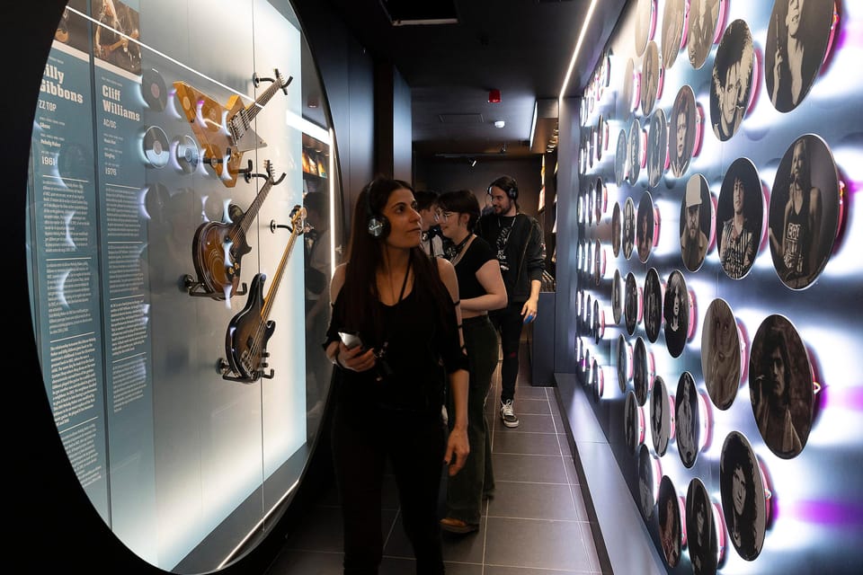 Barcelona: Rock Museum- Guitar Legends Hall - Legendary guitars: what to look for besides the names