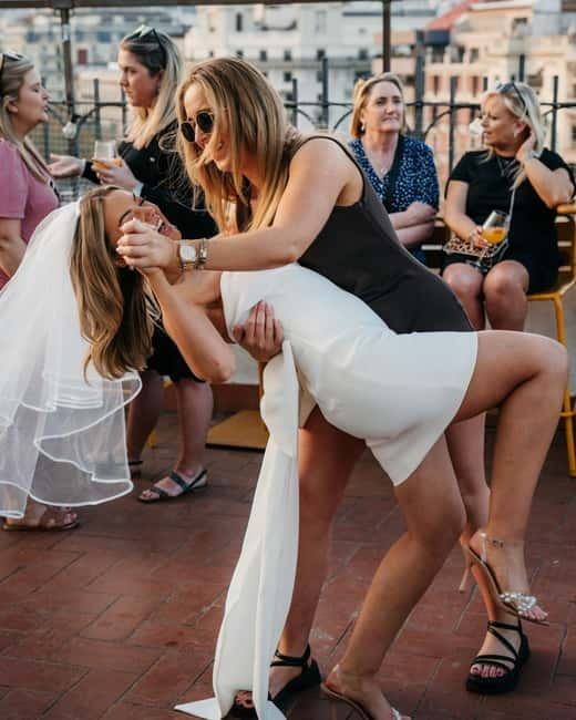 Barcelona: Rooftop Salsa Class with Bottomless Sangria - Key things I’d clock before you go