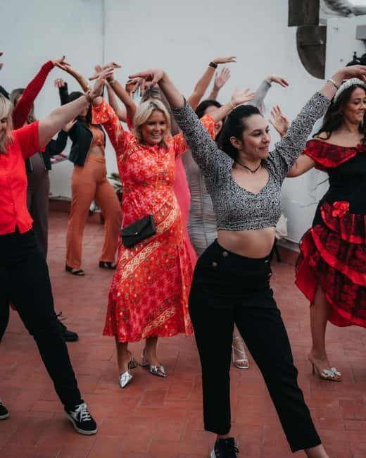 Barcelona: Rooftop Salsa Class with Bottomless Sangria - Sangria or Cava: Bottomless Drinks Without the Fuzziness