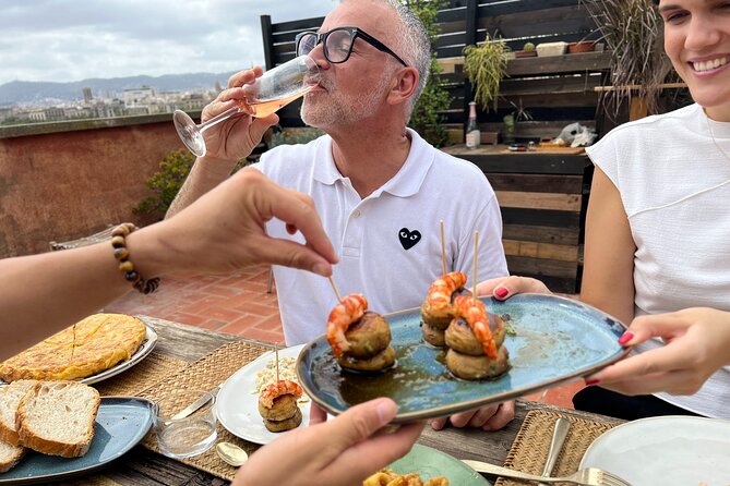 Barcelona: Rooftop Tapas & Sangria class with a Local Chef - Meeting Chef Alfonso: The Welcome and Ingredient Setup