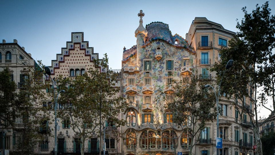 Barcelona: Sagrada Familia and City Tour with Hotel Pickup - The Modernism Route: Passeig de Gràcia and Eixample’s Ordered City Plan