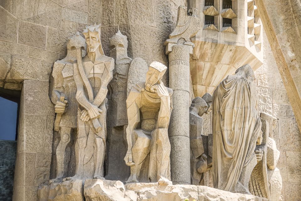 Barcelona: Sagrada Familia and City Tour with Hotel Pickup - The Gothic Quarter Walk: Roman Walls, Medieval Streets, and Plaça Sant Jaume
