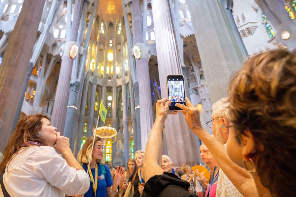 Barcelona: Sagrada Familia and Park Guell Combo Guided Tour - Park Güell on Carmel Hill: trencadís, the lizard, and city views