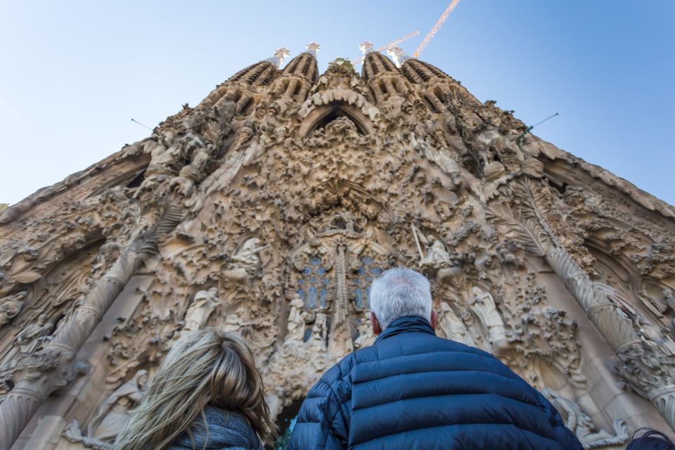 Barcelona: Sagrada Familia and Park Guell Combo Guided Tour - Sagrada Família skip-the-line: what to watch for inside