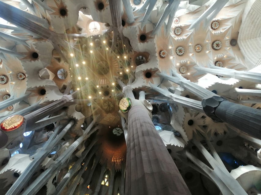 Barcelona: Sagrada Família and Park Güell Guided Tour - The 30-minute van ride: why the pacing is part of the value