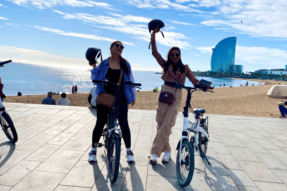 Barcelona: Sagrada Familia Electric Scooter or Bike Tour - Casa Batlló, Arc de Triomf, and Parc de la Ciutadella: architecture plus green space