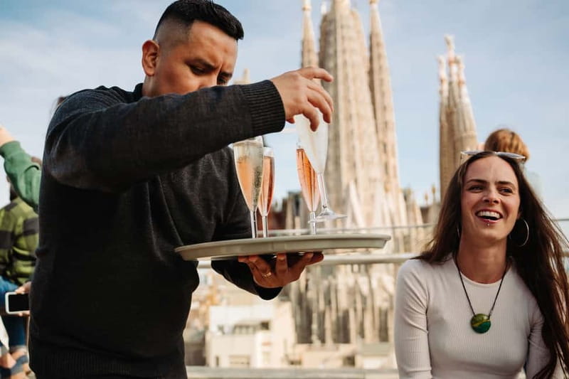 Barcelona: Sagrada Familia Evening Tour with Cava - Key highlights at a glance