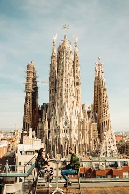 Barcelona: Sagrada Familia Evening Tour with Cava - Rooftop cava first: why this start time works