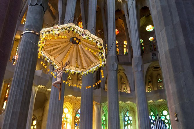 Barcelona: Sagrada Familia Guided Tour with Fast Track Access - Inside the Basilica: tree-like pillars and an unfinished miracle
