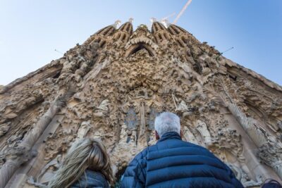 Barcelona: Sagrada Familia Guided Tour with Fast Track Access - Gaudí’s story before you step into the basilica