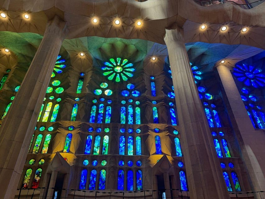 Barcelona: Sagrada Familia Guided Tour with Skip the Line - Inside La Sagrada Familia: Facades, Light, and the Big Design Ideas