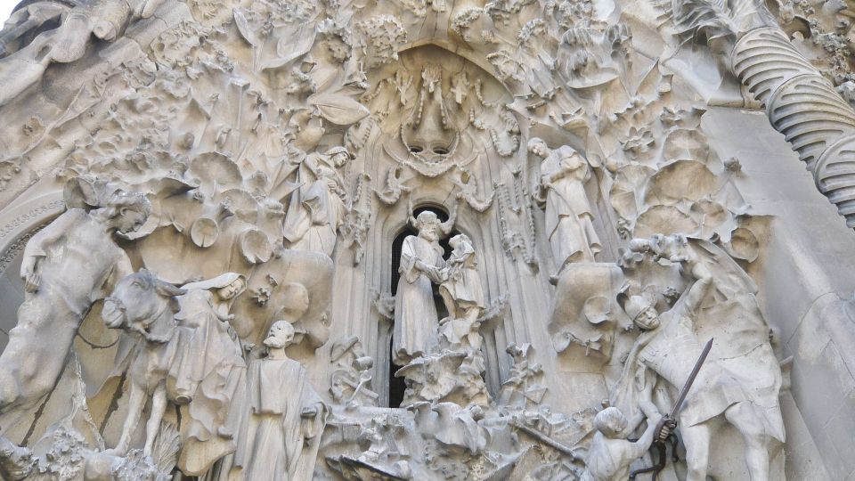 Barcelona: Sagrada Familia & Montserrat Full-Day with Pickup - La Sagrada Familia: using the skip-the-line reservation right