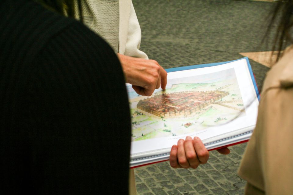 Barcelona: Sagrada Familia, Park Güell and Old Town Tour - Montjuïc Hill by private bus: Olympic venues and city views