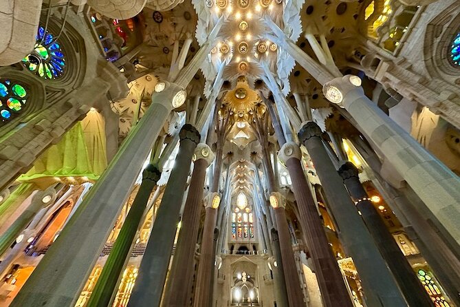 Barcelona: Sagrada Familia & Park Guell Guided Tour + Transfer - How the Guide Makes the Architecture Click (and Keeps It Fun)