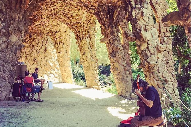 Barcelona: Sagrada Familia, Park Guell & Tapas Private Tour - Meeting point and how the day keeps moving