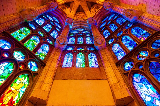 Barcelona: Sagrada Familia: Priority Access & Guided Tour - Skip the Line and Hear Every Word in Sagrada Família