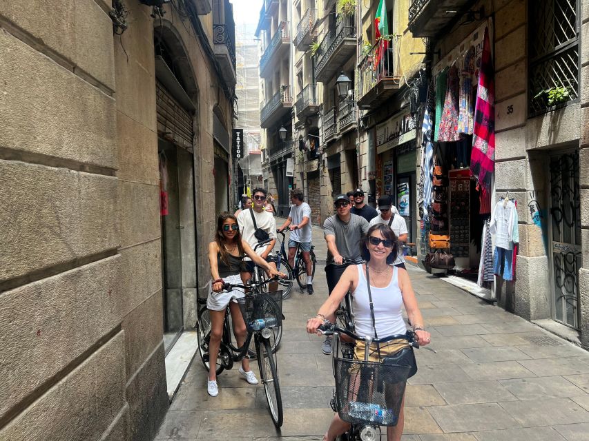 Barcelona: Sagrada Familia Private E-Scooter Tour - Parc de la Ciutadella: a slower finish with big-open feeling