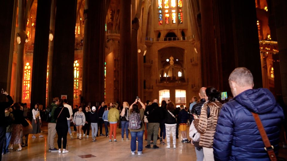Barcelona: Sagrada Familia Skip-The-Line Guided Tour - Sagrada Família feels better with a guide than on autopilot