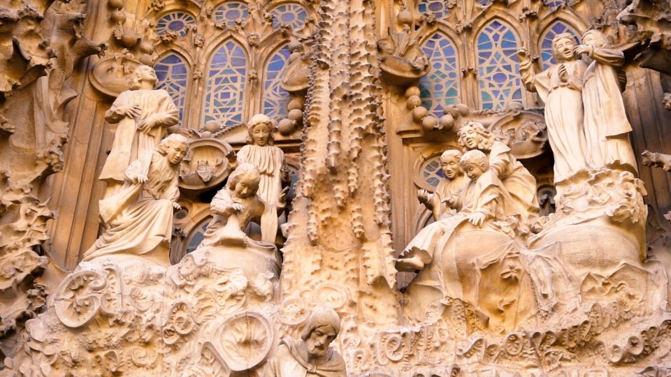 Barcelona: Sagrada Familia Skip-The-Line Guided Tour - The headset is more than a nice-to-have
